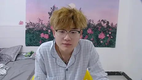 KK-cuteboy webcam model stream image