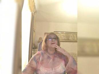 KarinkaSweet webcam model stream image