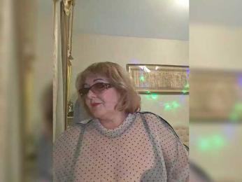 KarinkaSweet webcam model stream image