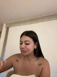 Alyshanon18 webcam model stream image