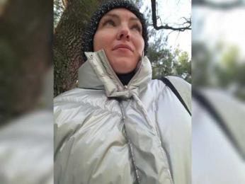 DIVORA webcam model stream image