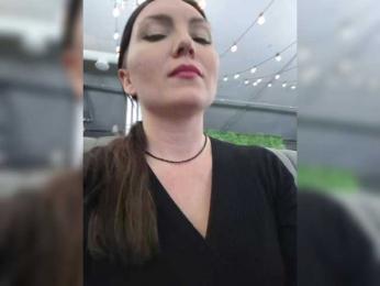 DIVORA webcam model stream image