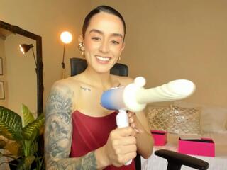 Louissa Bennett webcam flirt4free model stream image