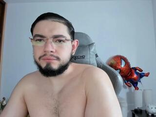 Luigi White webcam model stream image