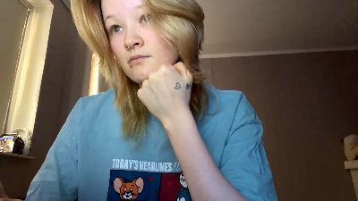 KileyShones webcam model stream image