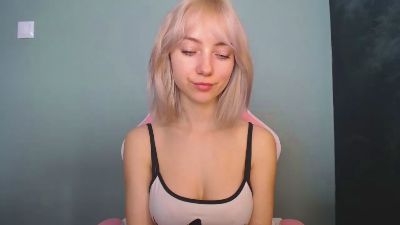 LuciaAdorable webcam model stream image