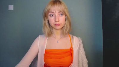 LuciaAdorable webcam model stream image