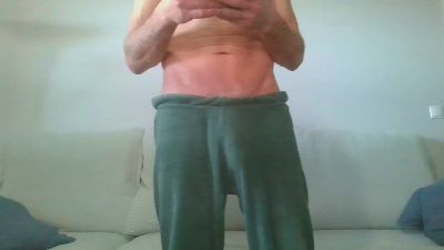 Mons75 webcam model stream image