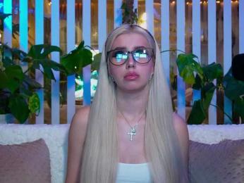 FlowwwerGirl webcam bongacams model stream image