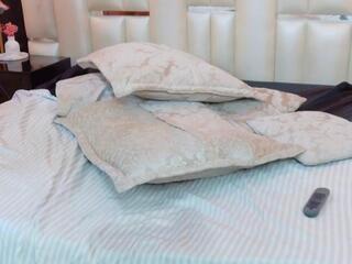 Janne Cooper webcam model stream image