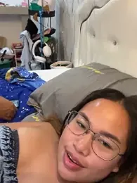 Ponthip webcam model stream image