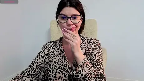 Jullyenn3 webcam stripchat model stream image