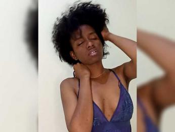 Royal-chat webcam model stream image