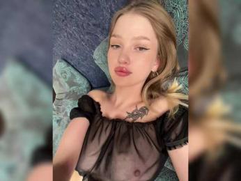 AriWafe webcam model stream image