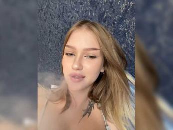 AriWafe webcam model stream image