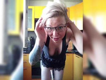 TilyTily webcam bongacams model stream image