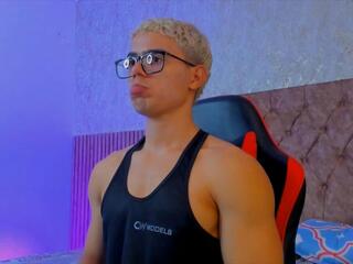 Travis Lewis webcam model stream image