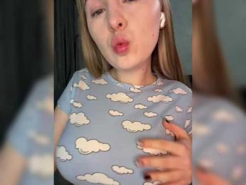 AlinaRay webcam model stream image