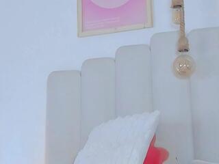 Pearl Moon webcam model stream image