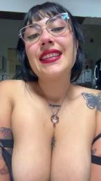 Lareyni26 webcam model stream image