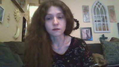 QueenCrimson webcam model stream image