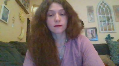 QueenCrimson webcam cam4 model stream image