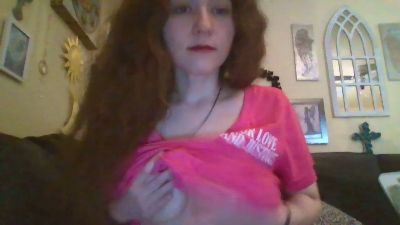 QueenCrimson webcam cam4 model stream image