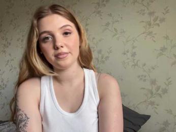 LapfulFluffX webcam model stream image