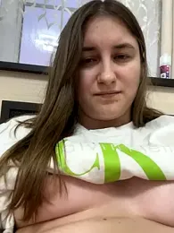 Strawberryyyyik webcam model stream image