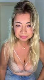 Lolyoz webcam model stream image