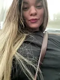 Zyrella webcam stripchat model stream image