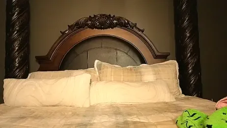 AllOiledUp webcam model stream image