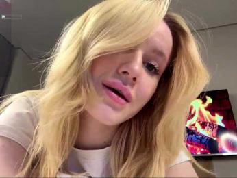 moonavelle webcam bongacams model stream image