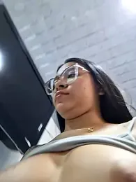 -VICKKY webcam model stream image