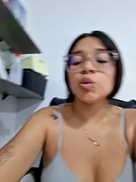 -VICKKY webcam model stream image