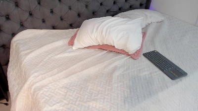 TwoMilkyway webcam model stream image