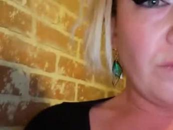 fuckmeharderdaddy371558 webcam model stream image