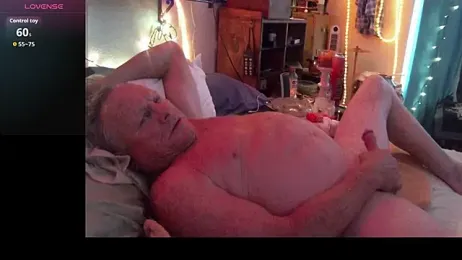 Pussyeat2please webcam model stream image