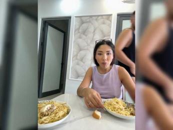 lean-lie webcam model stream image