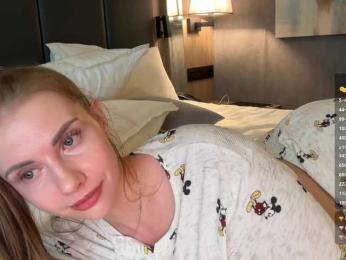 VikkiExtraCheese webcam bongacams model stream image