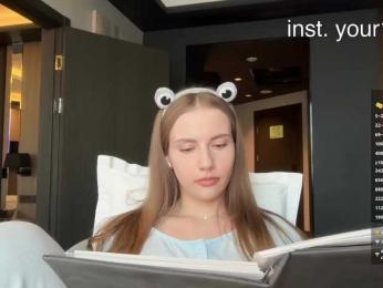 VikkiExtraCheese webcam bongacams model stream image