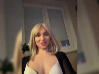 TopWoman webcam model stream image