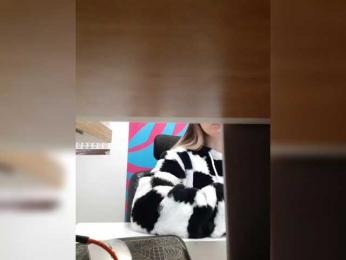 Xo4y-Tpax webcam model stream image