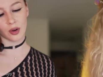 mia_cloudy webcam model stream image