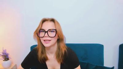 StormiDoll webcam model stream image