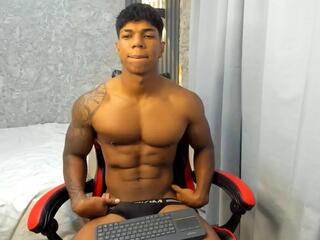 Dominnic Strong webcam model stream image