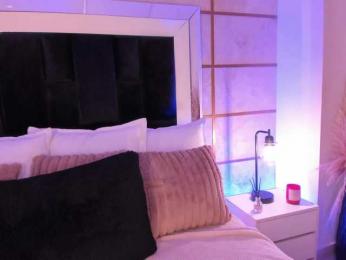 GretaVelvet webcam model stream image