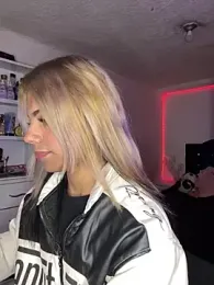 andyy_x webcam model stream image