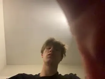 yourwhiteboy1 webcam model stream image