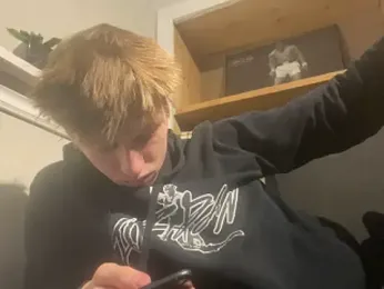 yourwhiteboy1 webcam model stream image